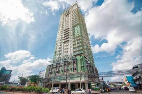 Sunvida Tower Residences Infront Of Sm City Cebu Bagian luar foto